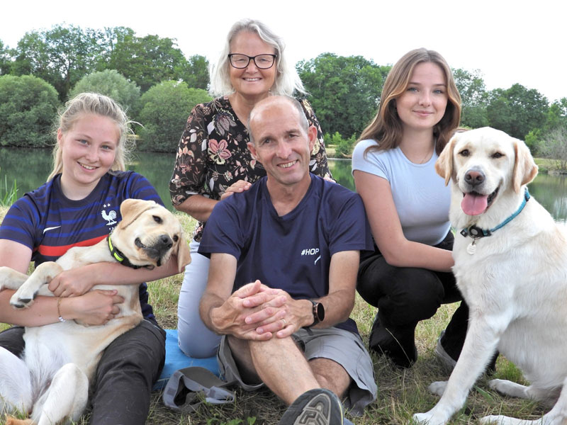 Toute la famille dugast est réunie avec Rose âgée de quelques mois et Monty